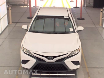 2020 Toyota Camry SE - miniatura 2