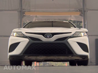 2020 Toyota Camry SE - miniatura 3