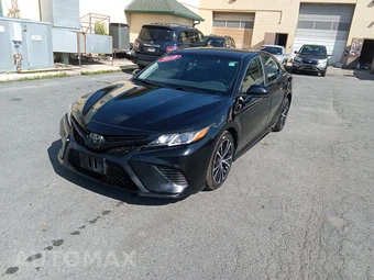 2020 Toyota Camry SE - miniatura 2