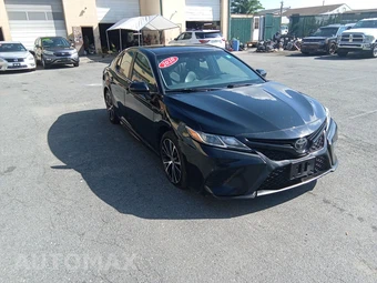2020 Toyota Camry SE - miniatura 3