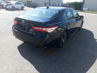2020 Toyota Camry SE - miniatura 4