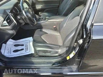 2020 Toyota Camry SE - miniatura 8