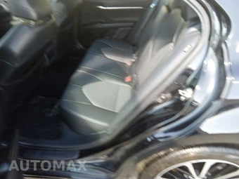 2020 Toyota Camry SE - miniatura 9