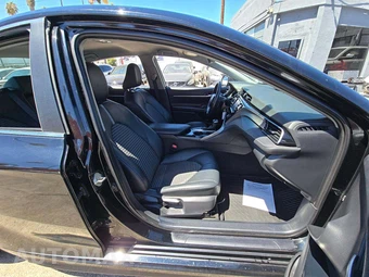2020 Toyota Camry SE - miniatura 15