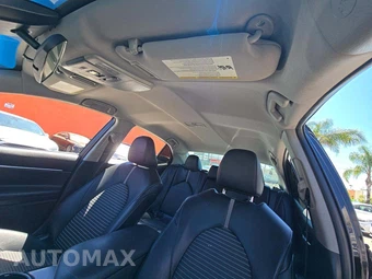 2020 Toyota Camry SE - miniatura 8