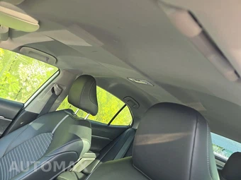 2020 Toyota Camry SE - miniatura 17