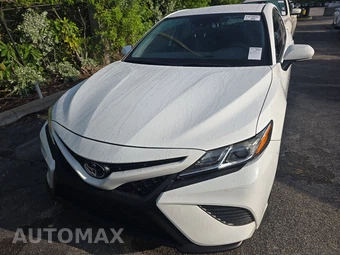 2020 Toyota Camry SE - miniatura 2