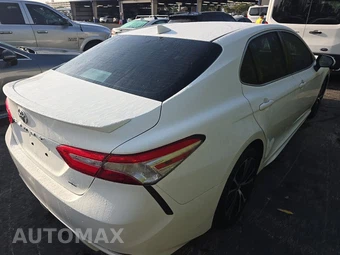 2020 Toyota Camry SE - miniatura 4