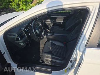 2020 Toyota Camry SE - miniatura 7