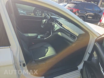 2020 Toyota Camry SE - miniatura 8
