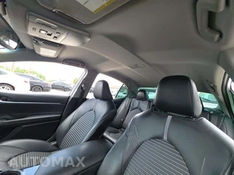 2020 Toyota Camry SE – miniatura 11