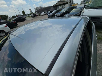 2020 Toyota Camry SE – miniatura 12