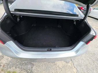 2020 Toyota Camry SE – miniatura 14