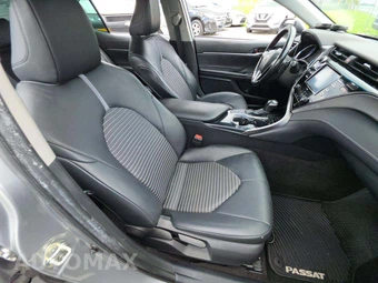 2020 Toyota Camry SE – miniatura 18
