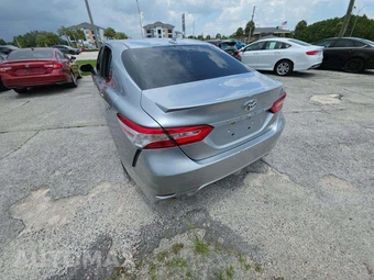 2020 Toyota Camry SE – miniatura 2