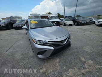 2020 Toyota Camry SE – miniatura 4