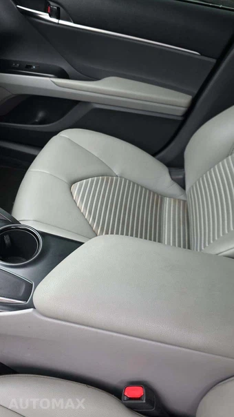 2020 Toyota Camry SE – miniatura 25