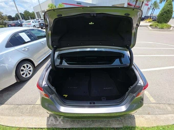 2020 Toyota Camry SE - miniatura 14
