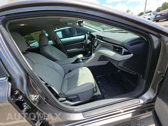 2020 Toyota Camry SE - miniatura 18