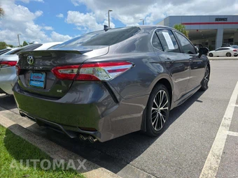 2020 Toyota Camry SE - miniatura 3