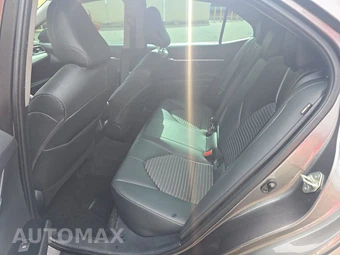 2020 Toyota Camry SE – miniatura 13