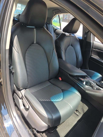 2020 Toyota Camry SE - miniatura 18