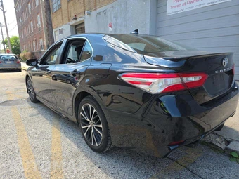 2020 Toyota Camry SE - miniatura 2