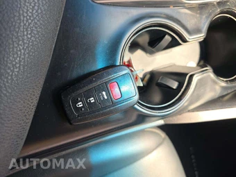 2020 Toyota Camry SE - miniatura 8