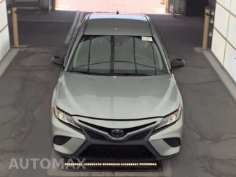 2020 Toyota Camry SE Nightshade - miniatura 2