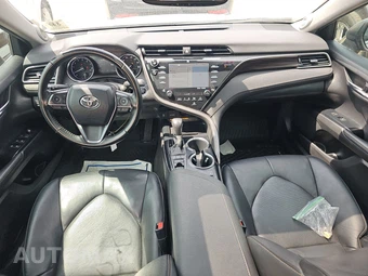 2020 Toyota Camry XLE - miniatura 11