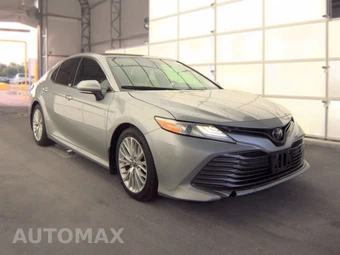 2020 Toyota Camry XLE - miniatura 3