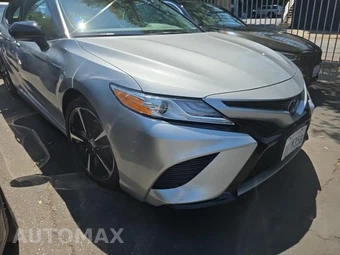 2020 Toyota Camry XSE - miniatura 3