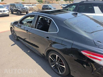 2020 Toyota Camry XSE - miniatura 2