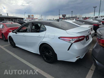 2020 Toyota Camry XSE - miniatura 2