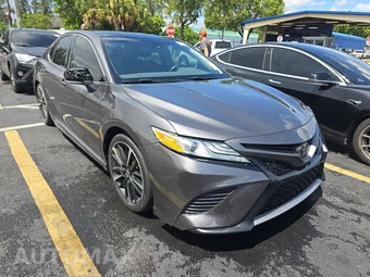 2020 Toyota Camry XSE - miniatura 3