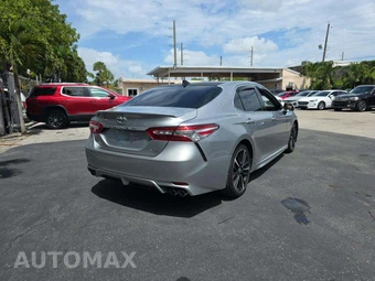 2020 Toyota Camry XSE - miniatura 3