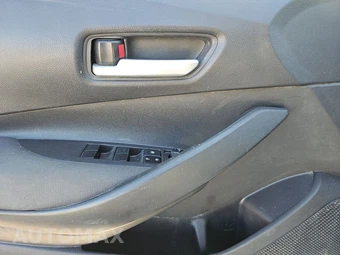 2020 Toyota Corolla LE Sedan – miniatura 9