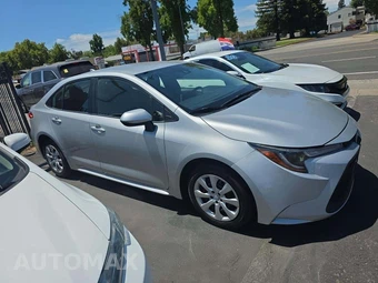 2020 Toyota Corolla LE Sedan – miniatura 4
