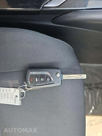 2020 Toyota Corolla LE Sedan – miniatura 8