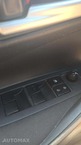 2020 Toyota Corolla LE Sedan - miniatura 19