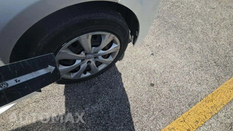 2020 Toyota Corolla LE Sedan – miniatura 25
