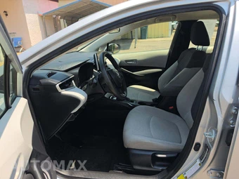 2020 Toyota Corolla LE Sedan – miniatura 3
