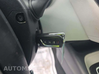 2020 Toyota Corolla SE Sedan – miniatura 8