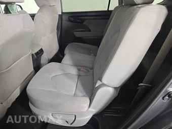 2020 Toyota Highlander LE – miniatura 13