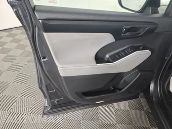 2020 Toyota Highlander LE – miniatura 9