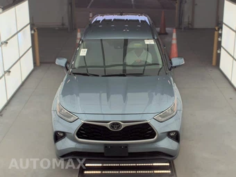 2020 Toyota Highlander LE - miniatura 2
