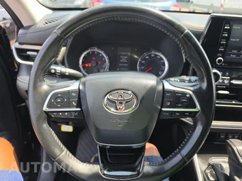 2020 Toyota Highlander LE – miniatura 10