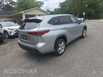2020 Toyota Highlander LE – miniatura 3