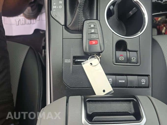 2020 Toyota Highlander LE – miniatura 8