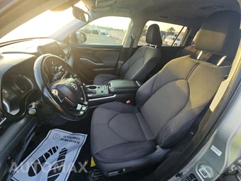 2020 Toyota Highlander LE - miniatura 7